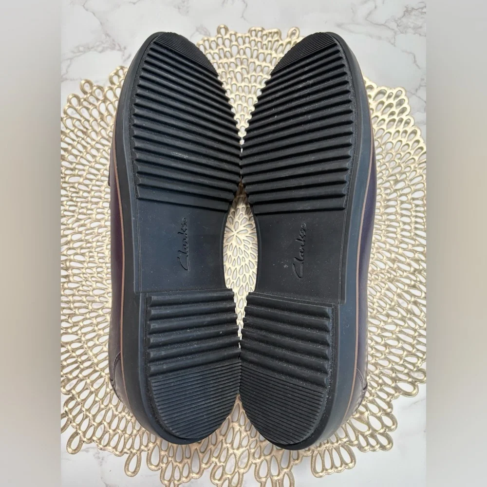 Clarks Women’s Raisie Arlie Leather Loafers-Size: 9.5-Color: Aubergine-Pre-owned
